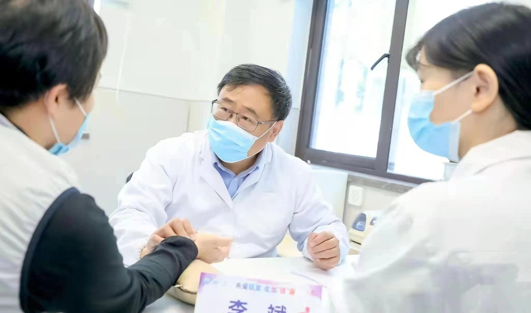 名医解密银屑病：银屑病不可怕，中西医结合带来更好的治疗方案