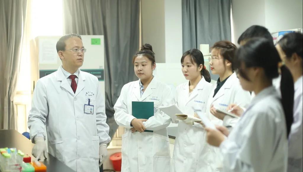 近万例银屑病患者，1320个基因分析，他和团队绘制出中国人群蛋白截断突变图谱